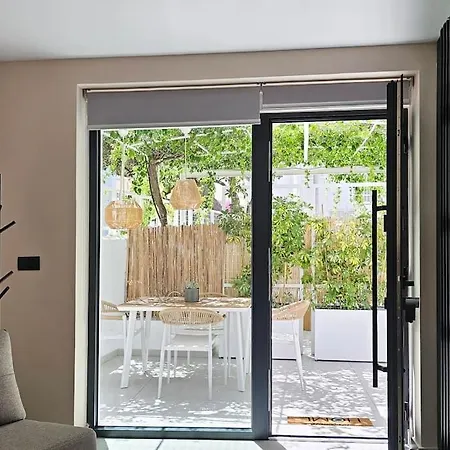 アパート Mint Rhodes City